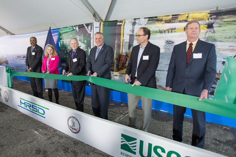 Governor McAuliffe Cuts Ribbon.