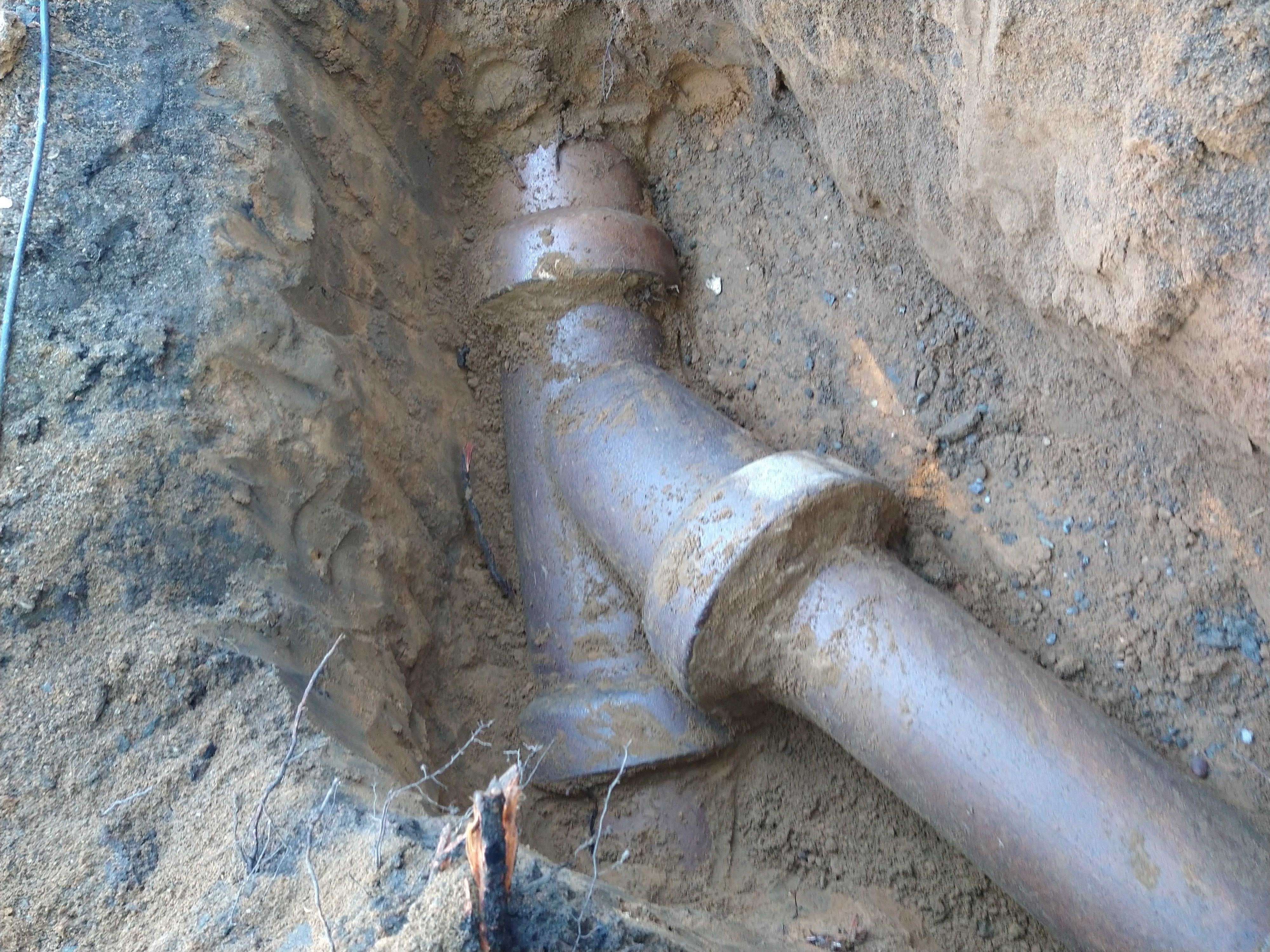 Alternative view of a sewer connection.